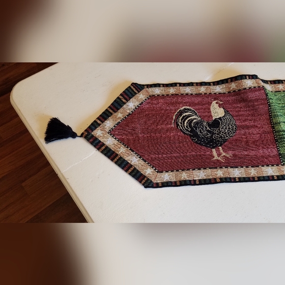 Warren Kimble Tapestry Chickens  Table  Runner with Tassels Country Farmhouse - Picture 3 of 8